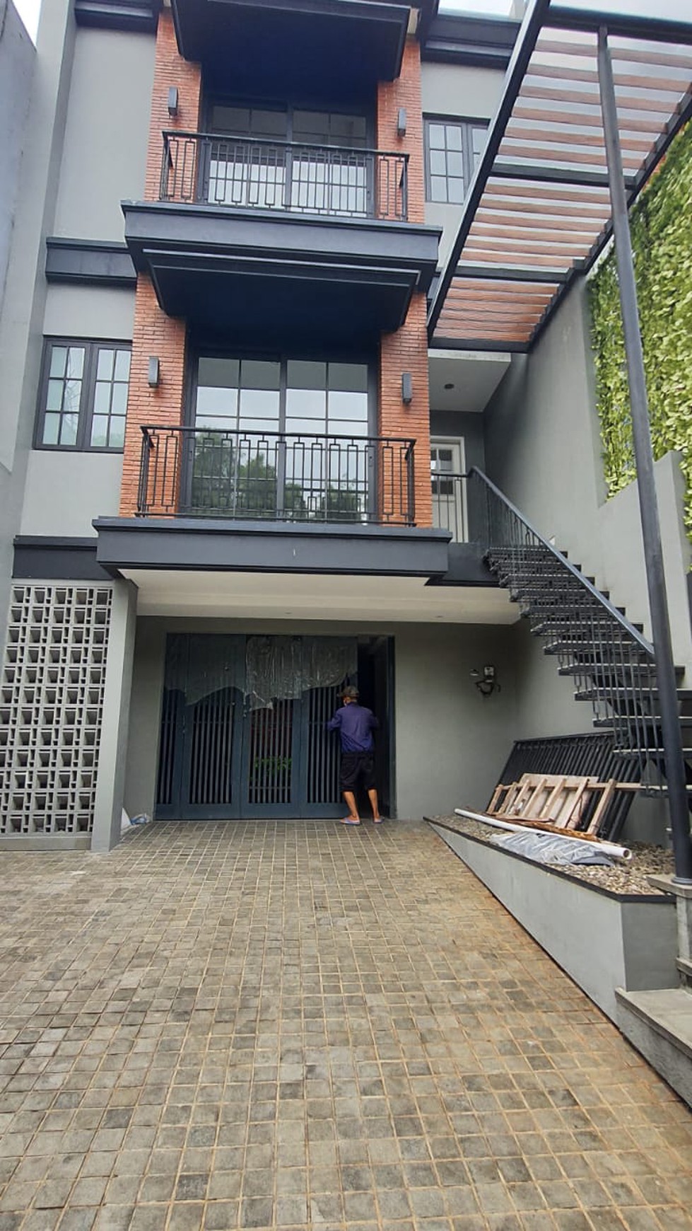 Rumah Brand New 3 Lantai - Modern Minimalis Swarnabhumi Residence di Cilandak Tengah Jakarta Selatan 