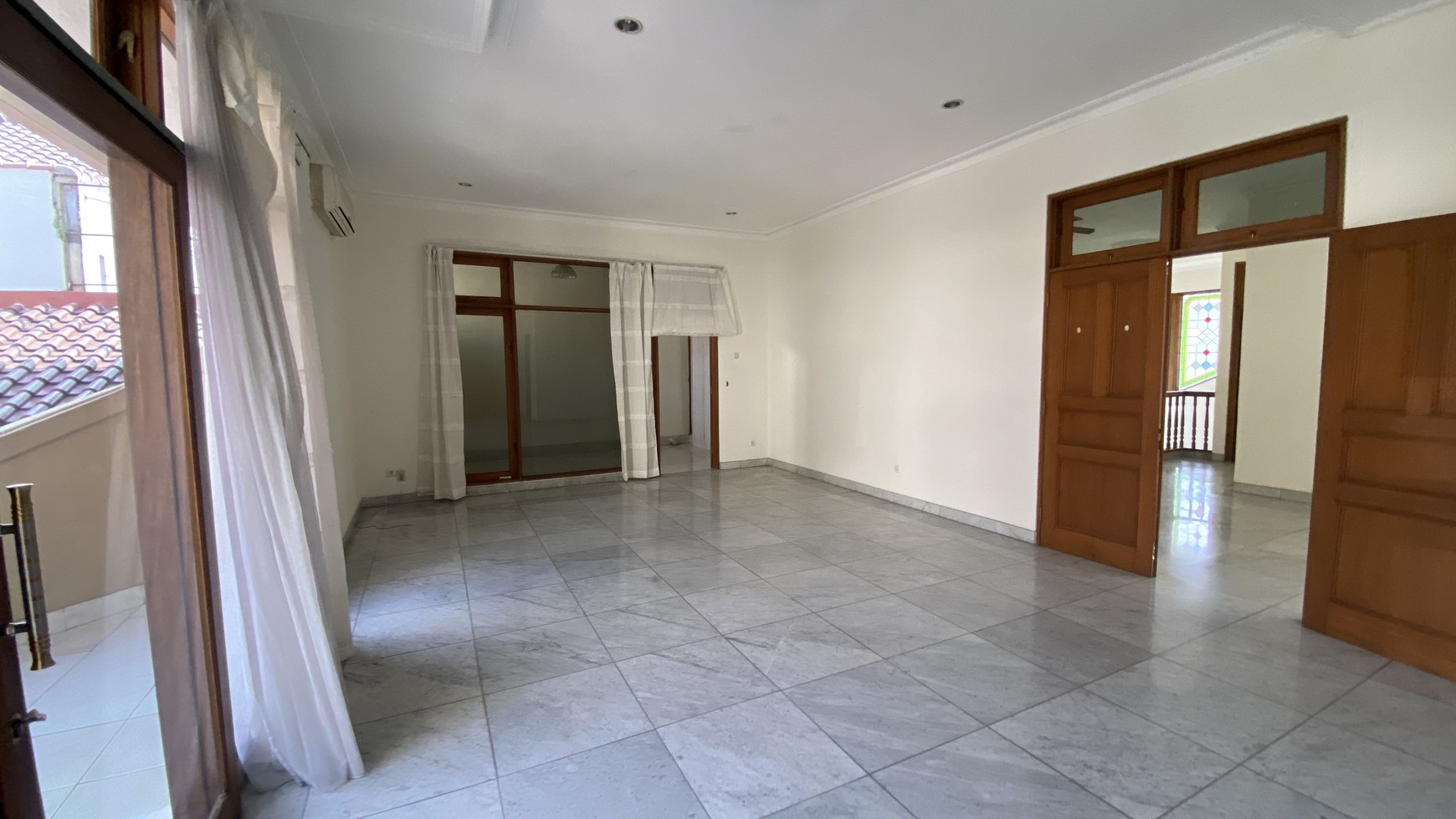 Big and comfy house at menteng area, good for office