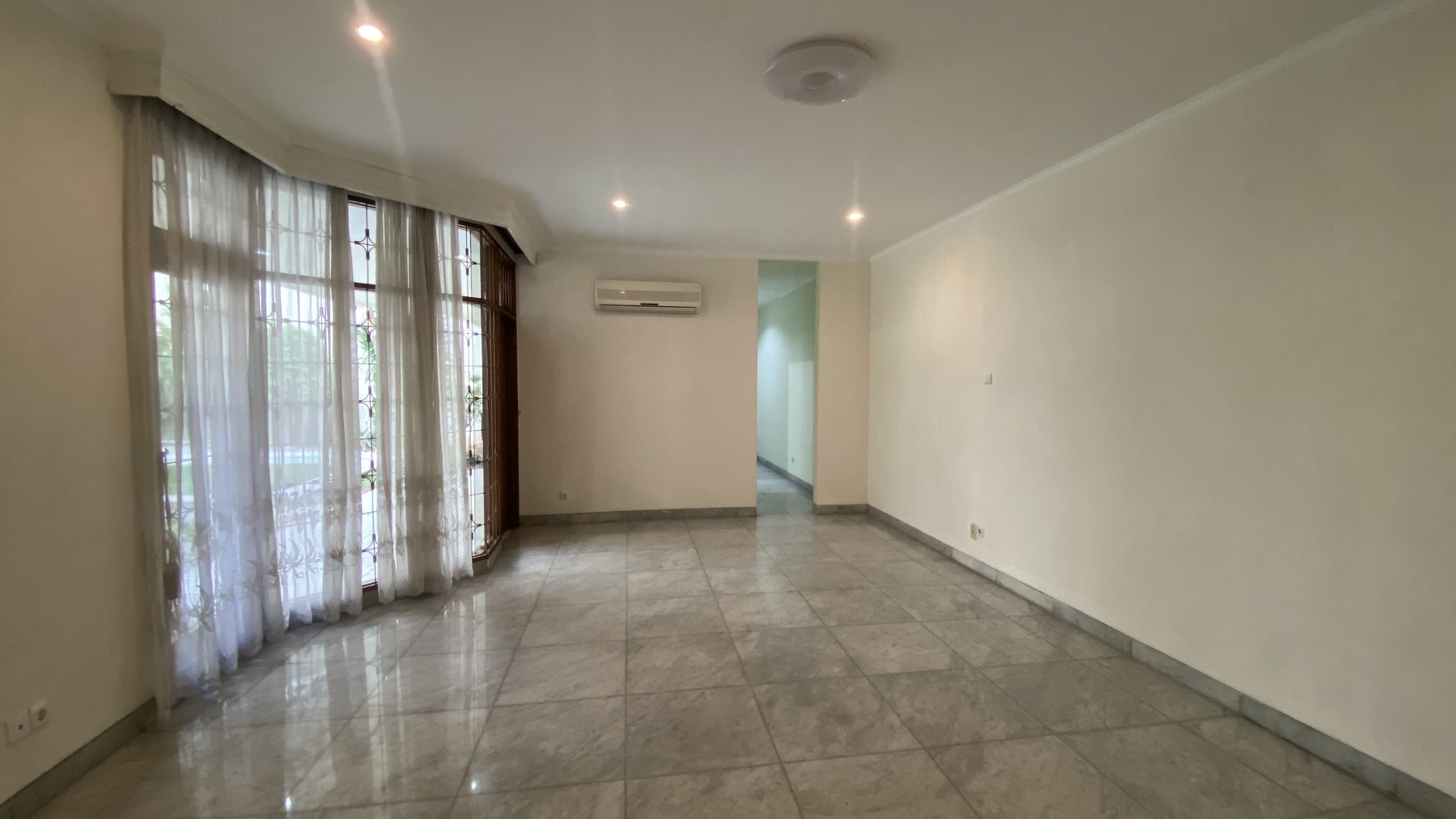 Big and comfy house at menteng area, good for office