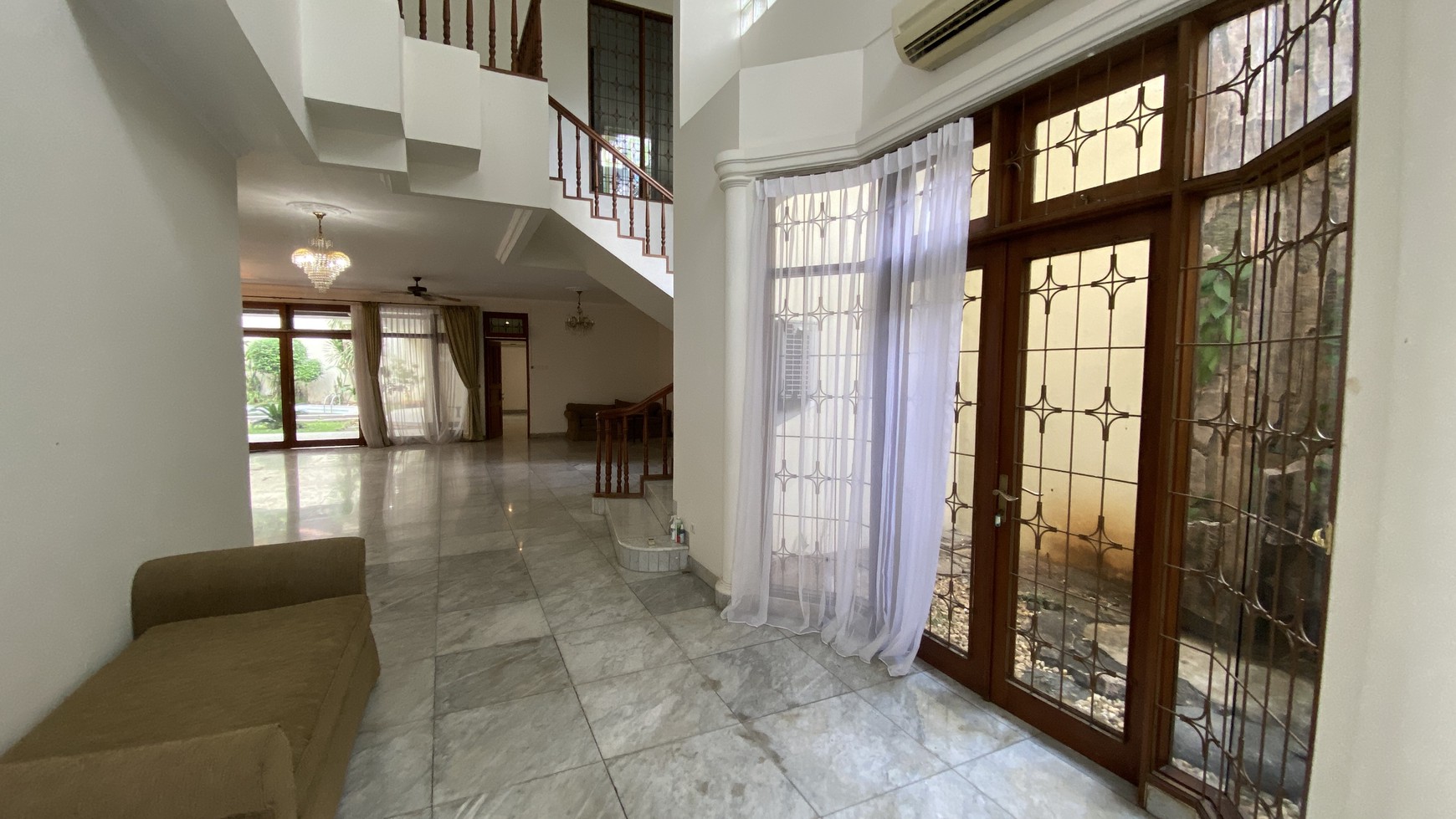 Big and comfy house at menteng area, good for office