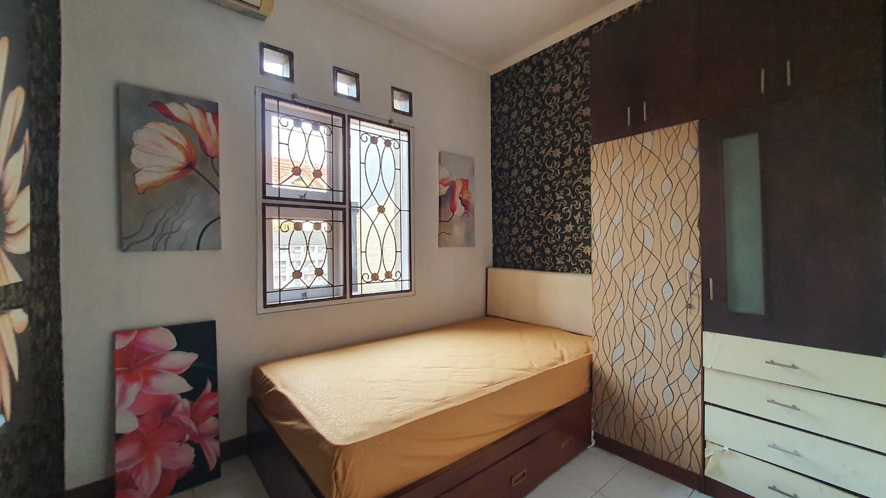 Rumah Furnished Minimalis di Taman di TAMAN HARAPAN BARU Bekasi