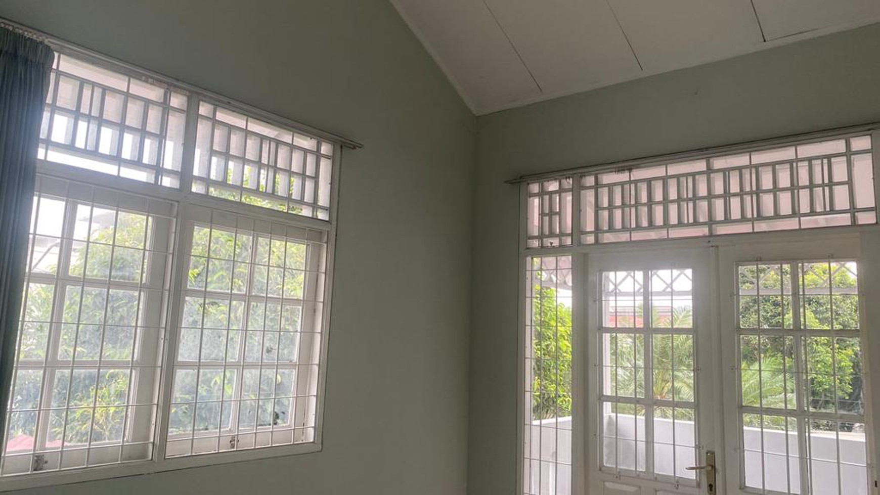 Rumah Asri Diarea Bintaro Jaya Sektor 9,  Luas Dekat  Akses Toll BSD-JORR. 