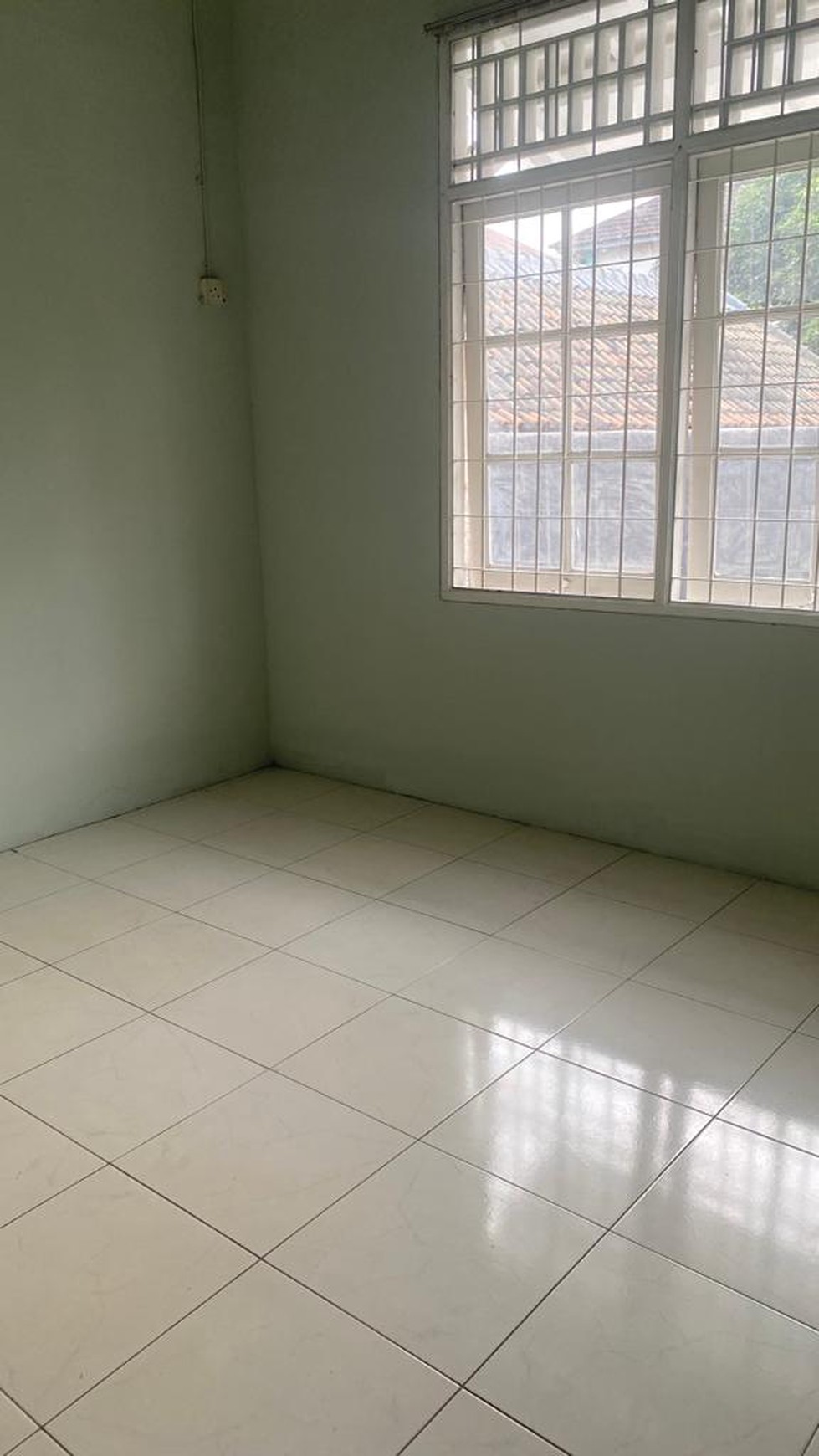 Rumah Asri Diarea Bintaro Jaya Sektor 9,  Luas Dekat  Akses Toll BSD-JORR. 