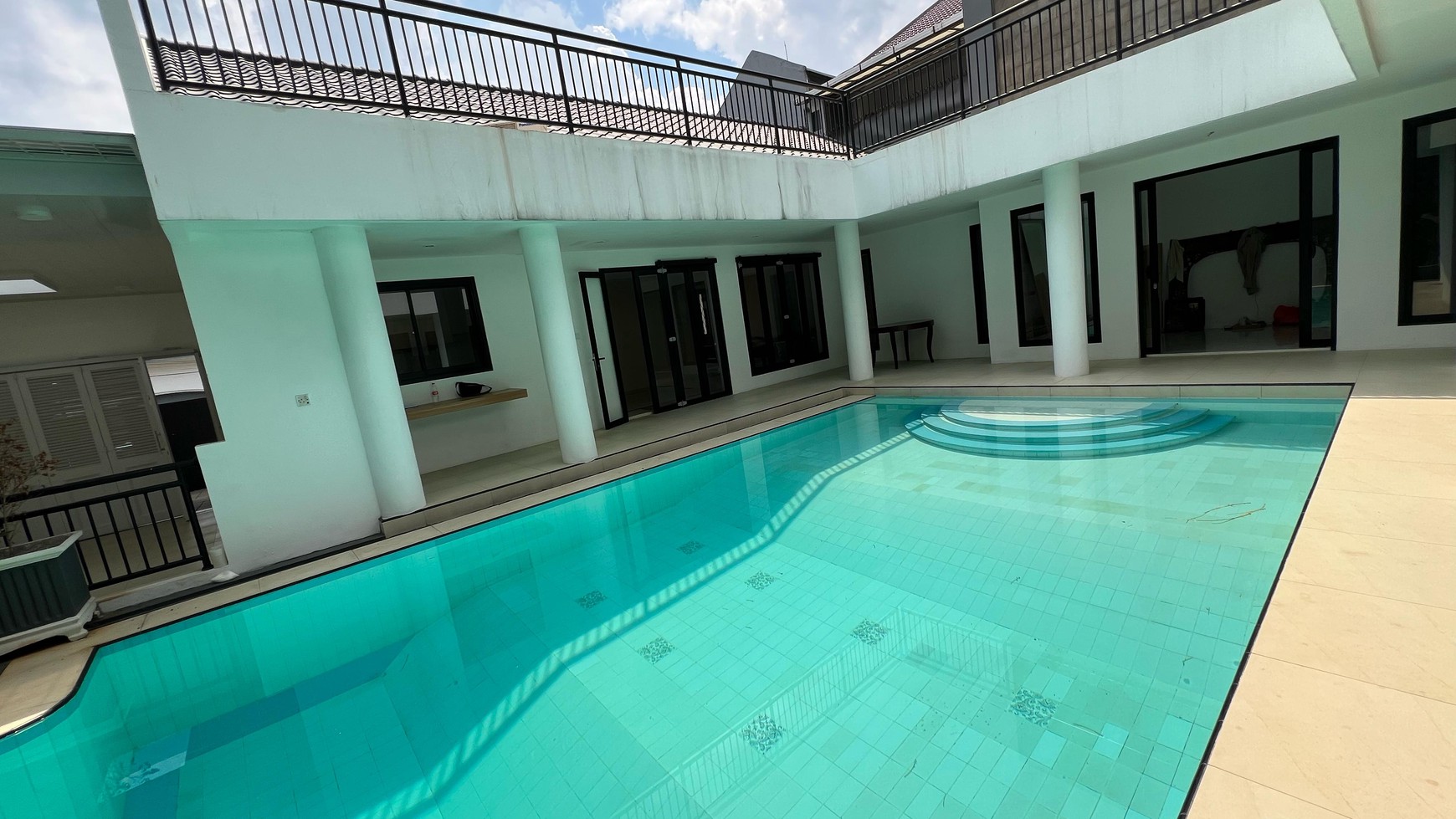 Newly Renovated bright house located cipete close to france school, mentari school, and kemang