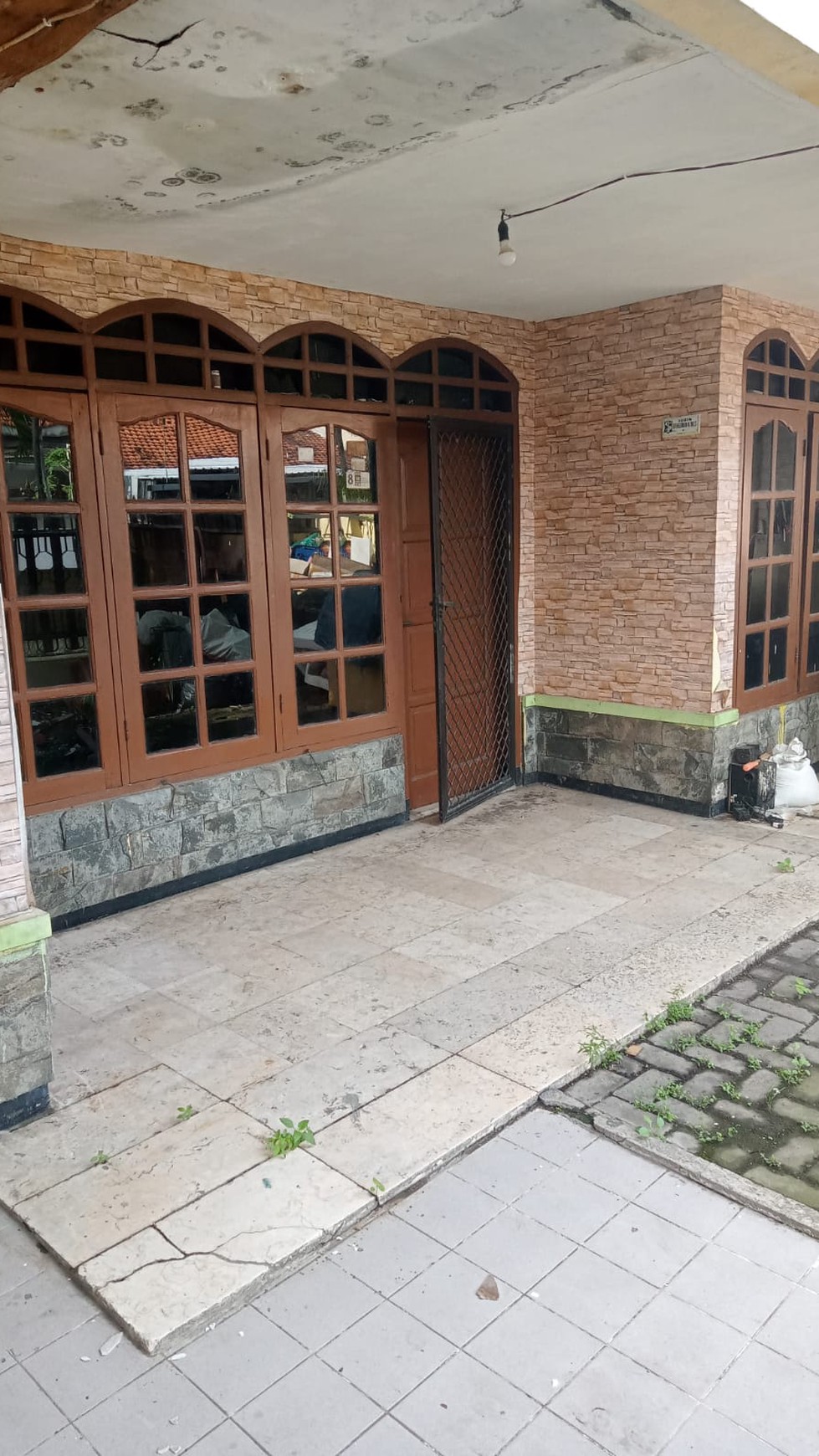 1154. Dijual Rumah di Manyar Jaya Surabaya