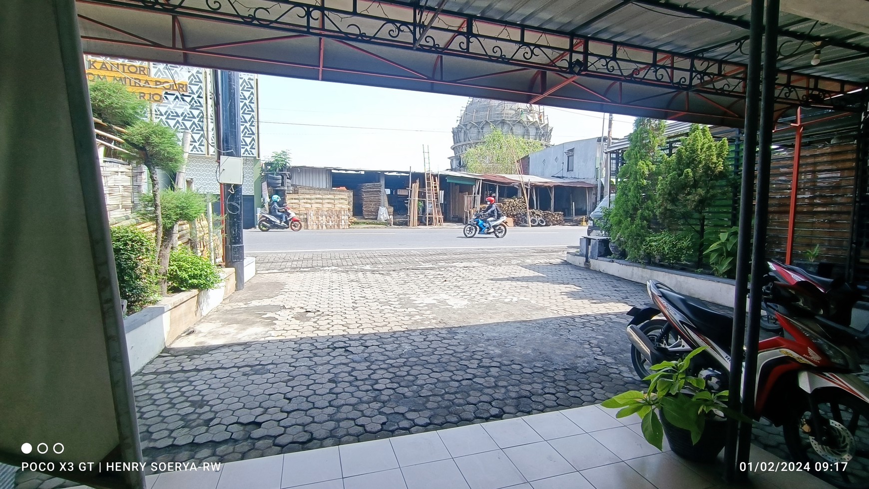 1658. Dijual Rumah Jl. LetJend Sutoyo Waru Sidoarjo Ramai lalu lintas 