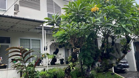 Rumah Furnished, Asri Lokasi strategis di Bintaro