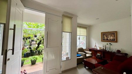 Rumah Furnished, Asri Lokasi strategis di Bintaro.