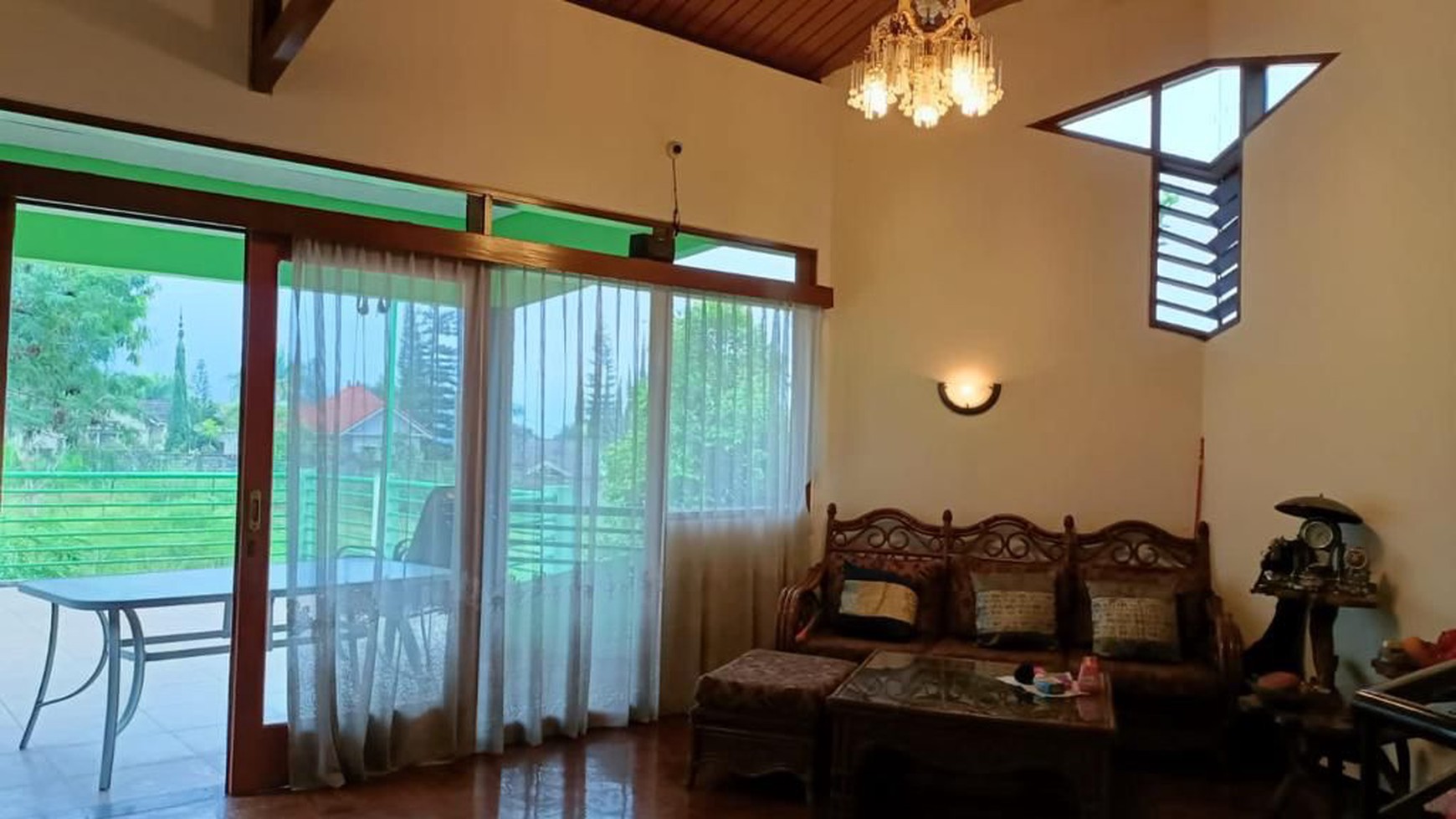 Dijual Villa Klub Bunga Batu Malang JATIM - Luas 500 m2 - Full Furnished  plus Taman Asri