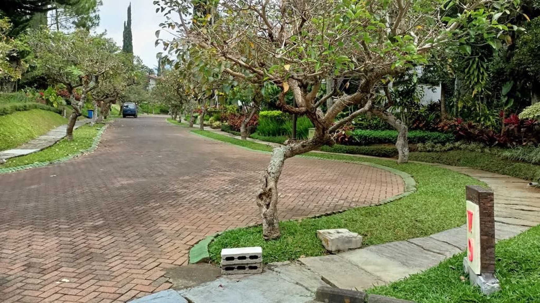 Dijual Villa Klub Bunga Batu Malang JATIM - Luas 500 m2 - Full Furnished  plus Taman Asri