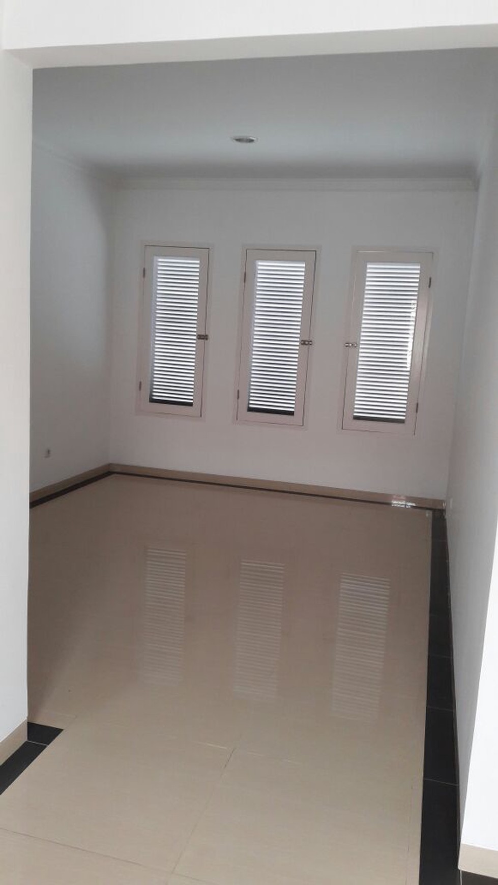 Dijual Rumah di Taman Imam Bonjol Jl. Riau - Lippo Karawaci