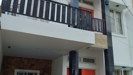 Rumah minimalis dengan Kavling  bagus, siap huni dalam Cluster di Pd Aren