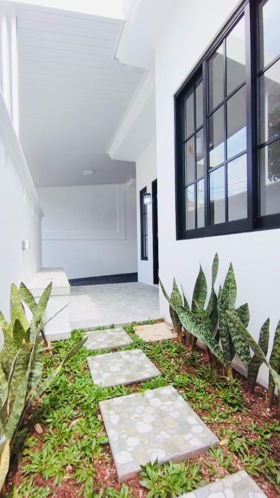 Turun Harga ! Rumah Cantik Sudah Renovasi dengan Minimalis Modern di Bintaro Sektor 9