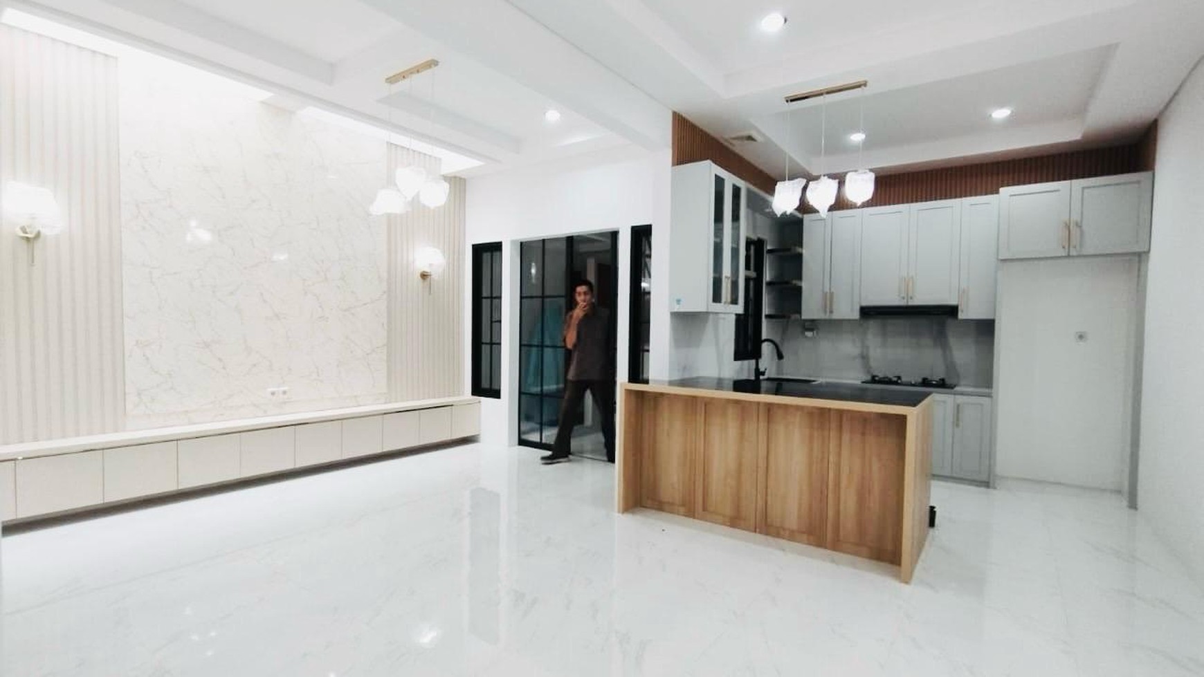 Turun Harga ! Rumah Cantik Sudah Renovasi dengan Minimalis Modern di Bintaro Sektor 9