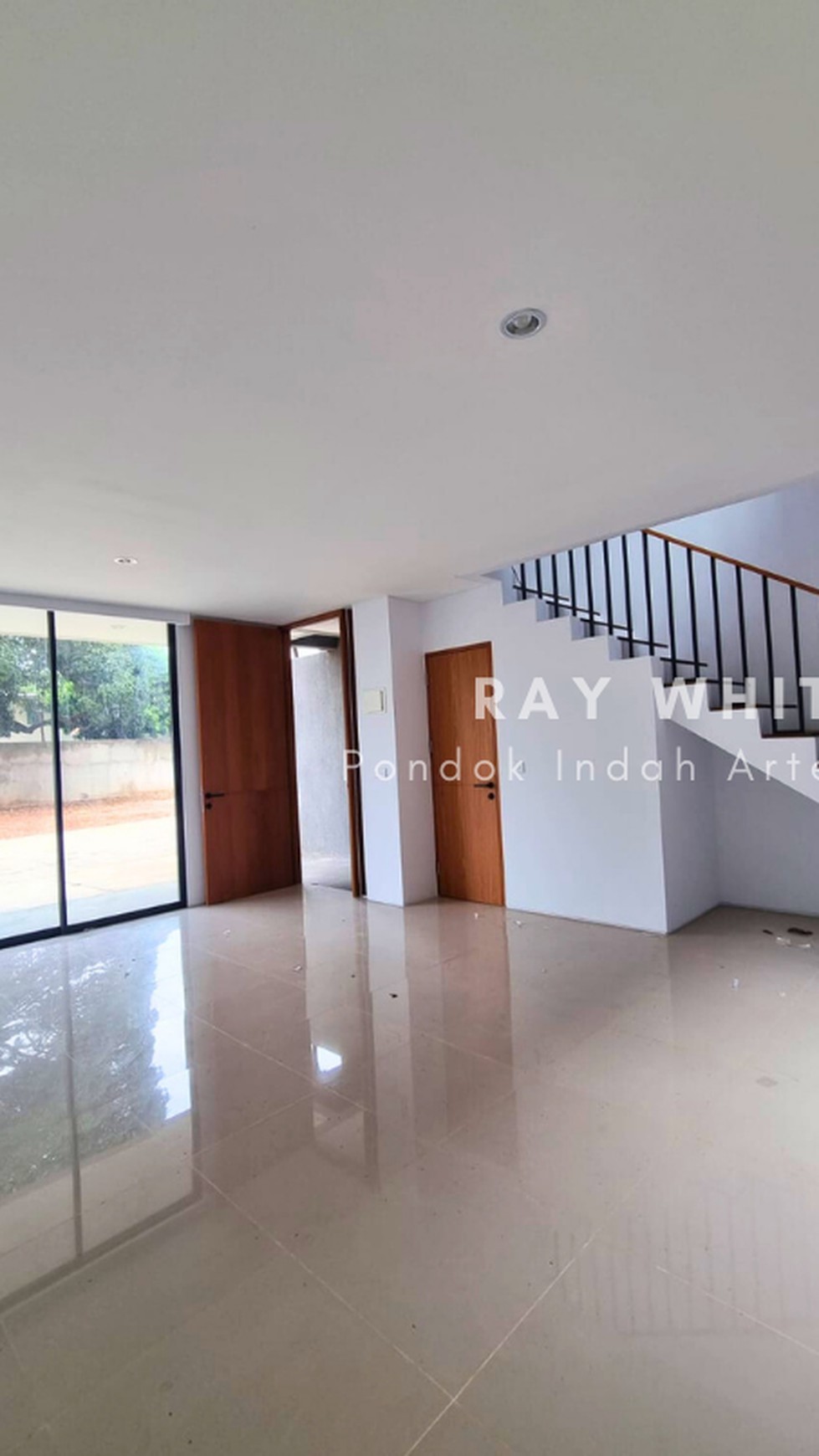 Brand new townhouse near to Pondok indah with rooftop