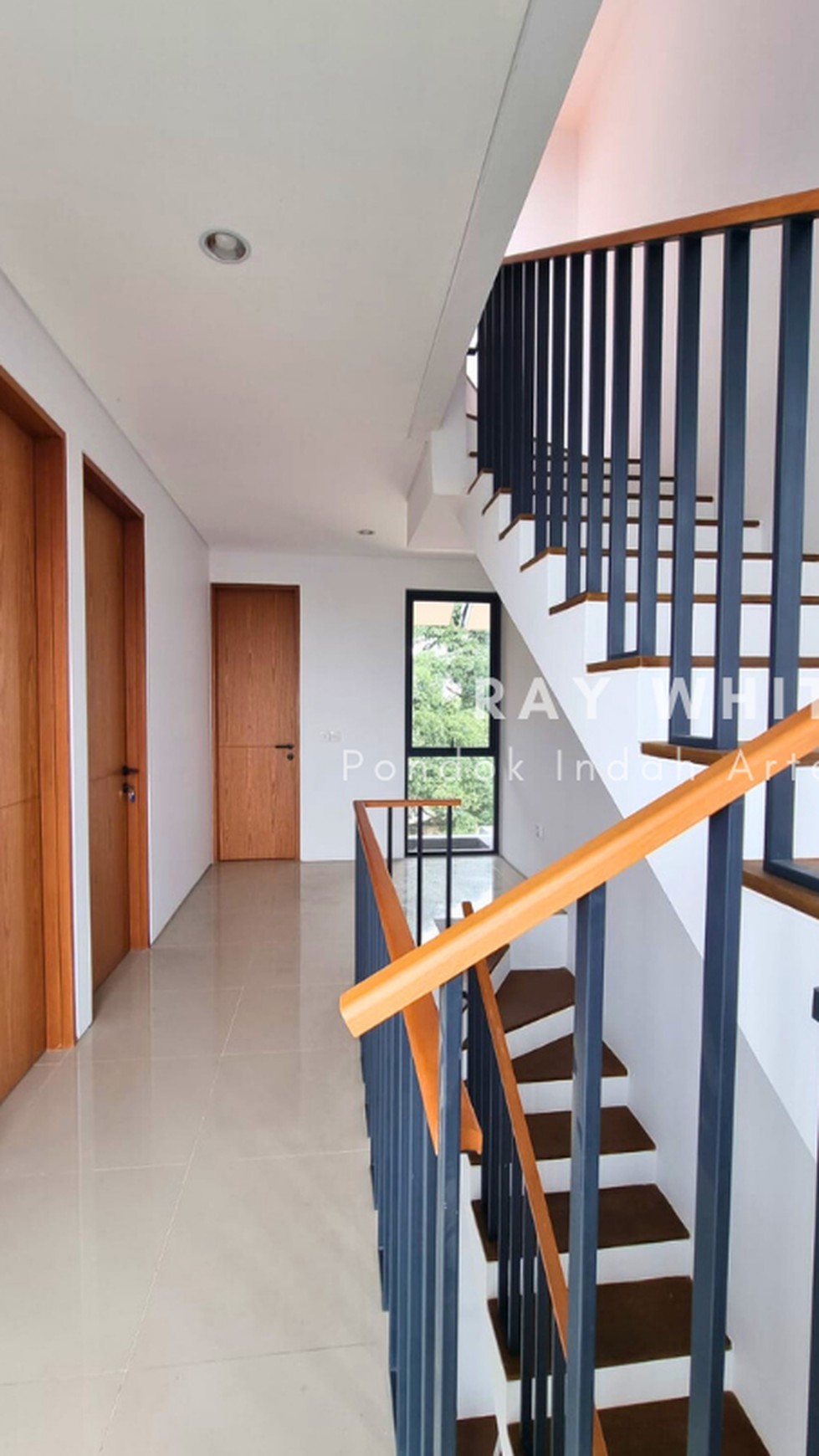 Brand new townhouse near to Pondok indah with rooftop