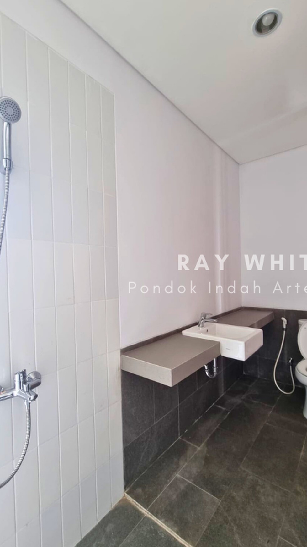 Brand new townhouse near to Pondok indah with rooftop