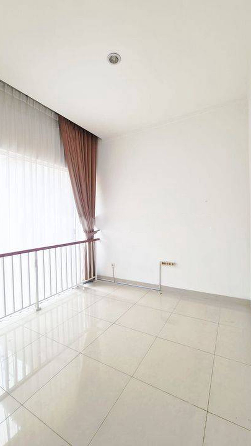 Rumah di Kebayoran Village Bintaro, Hoek di Sektor 7 Bintaro