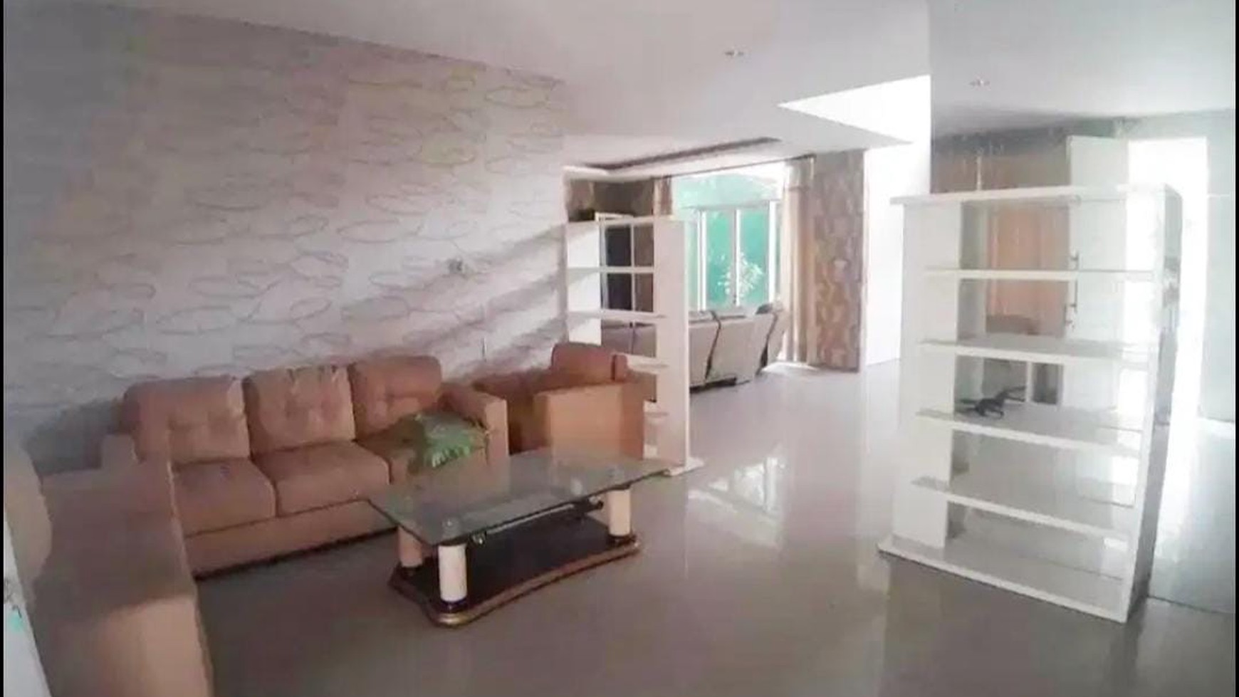 rumah royal residence cluster elit ada taman belakang