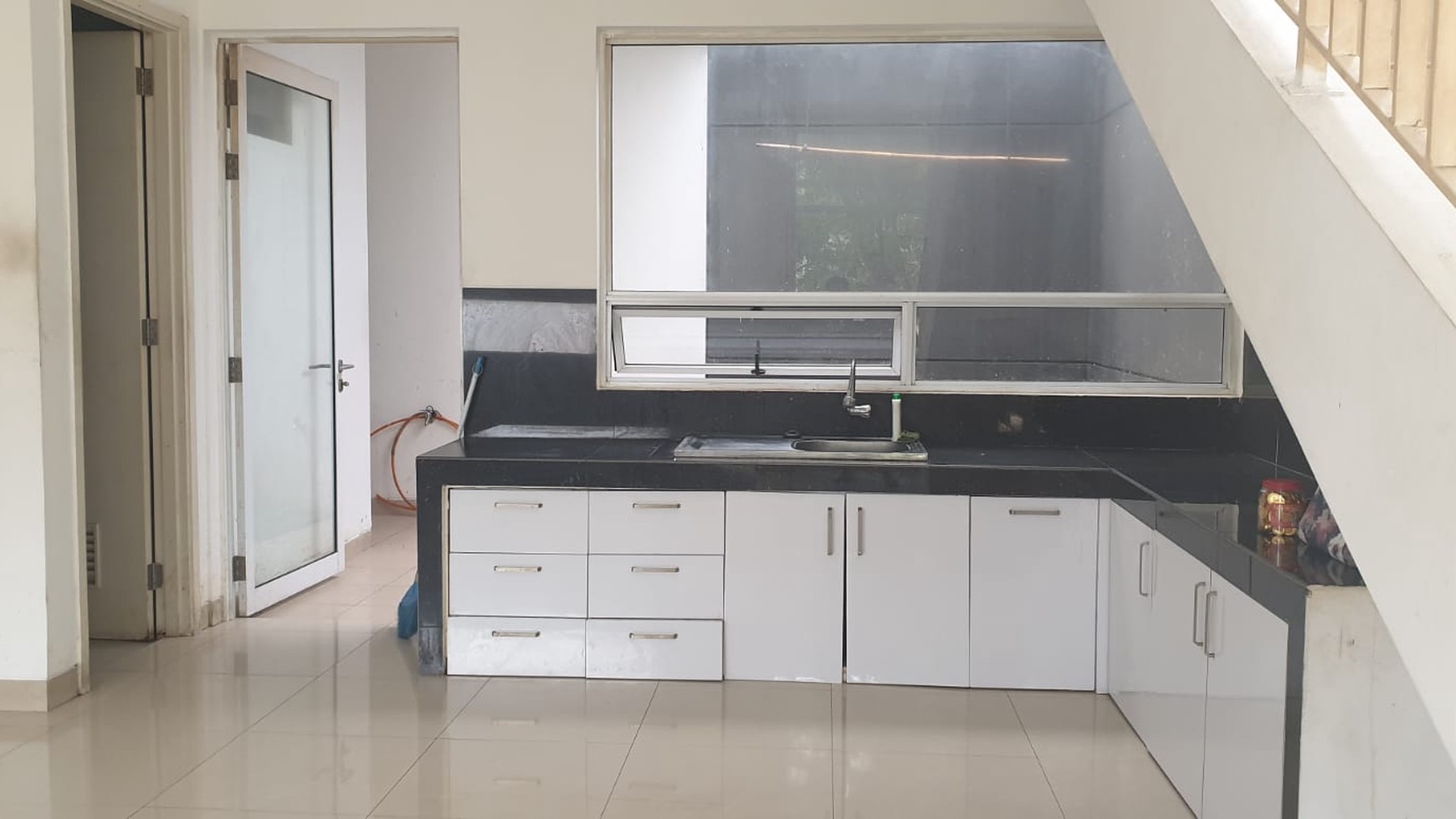 Rumah minimalis modern lokasi strategis dalam Cluster Discovery,Bintaro Sektor 9