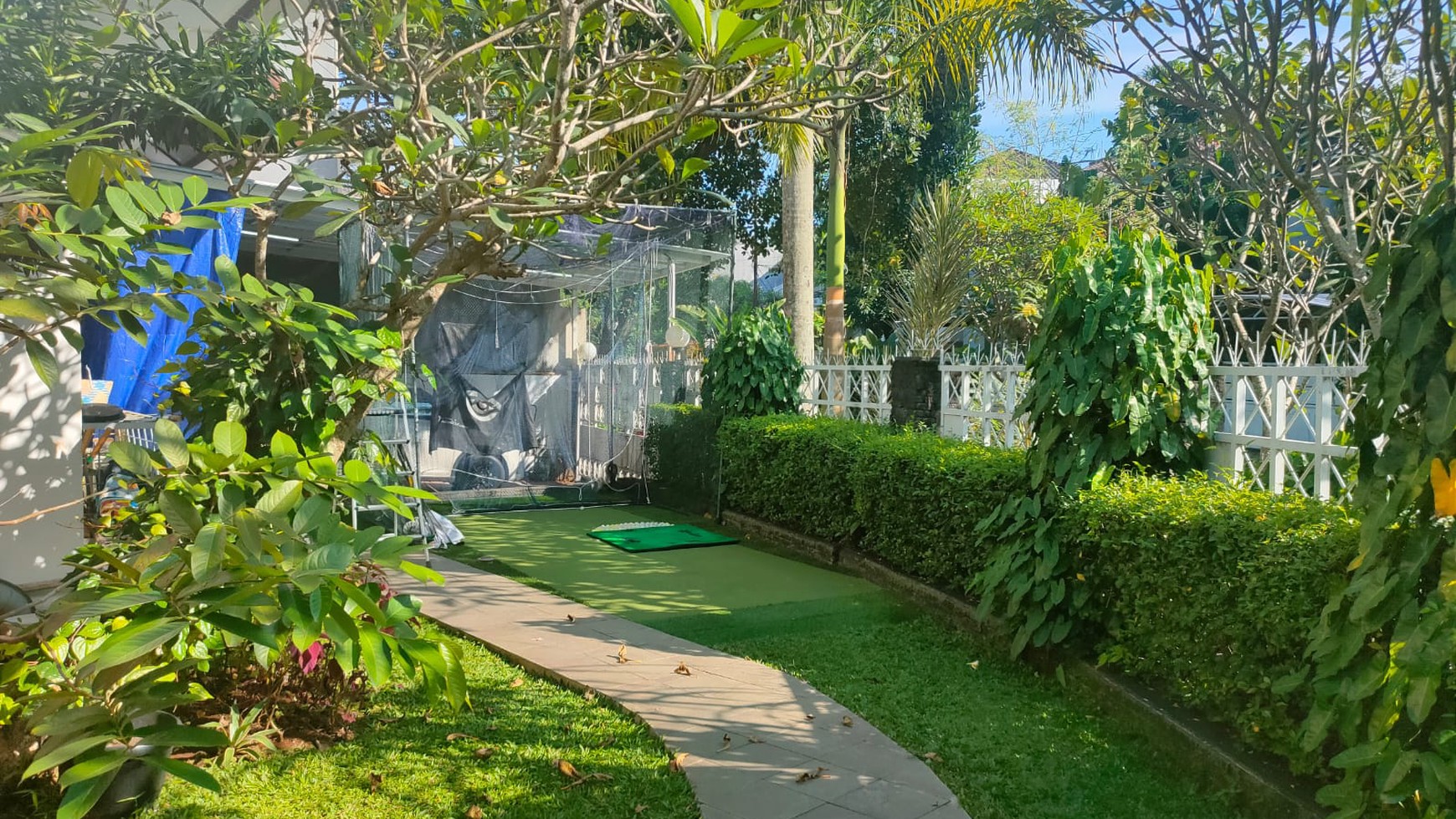 Rumah Mewah, hoek, dengan pool di Pondok Indah