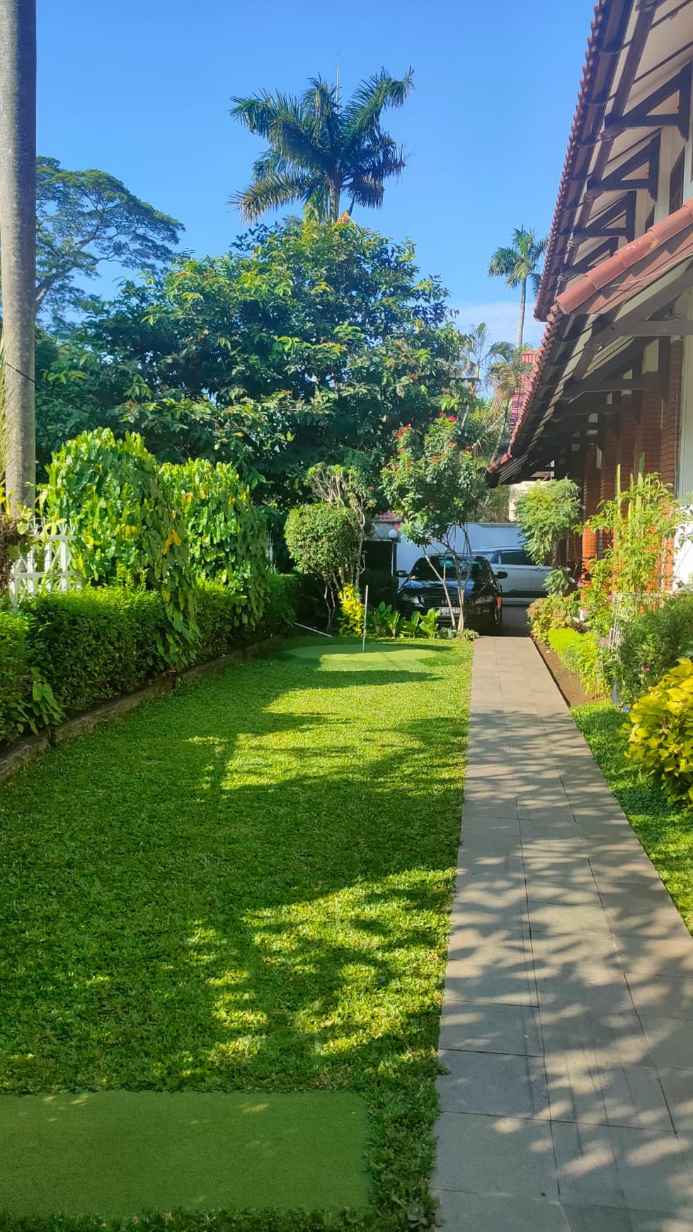 Rumah Mewah, hoek, dengan pool di Pondok Indah