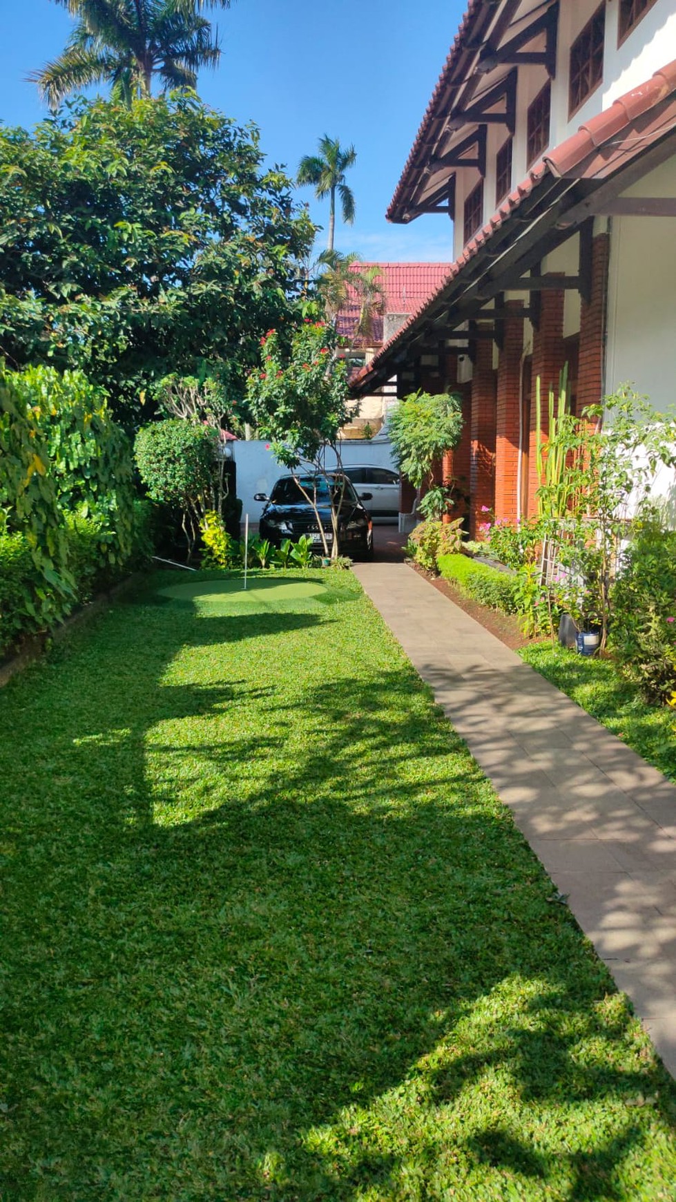 Rumah Mewah, hoek, dengan pool di Pondok Indah