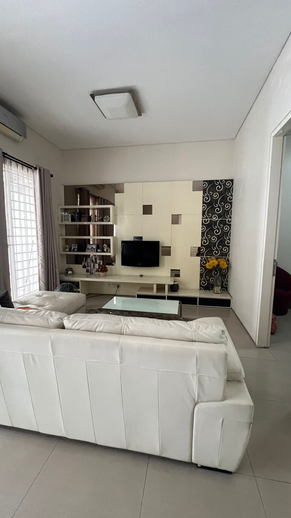 Dijual Rumah Royal Residence Wiyung Surabaya BONUS SEMI Furnished Modern Mewah SHM