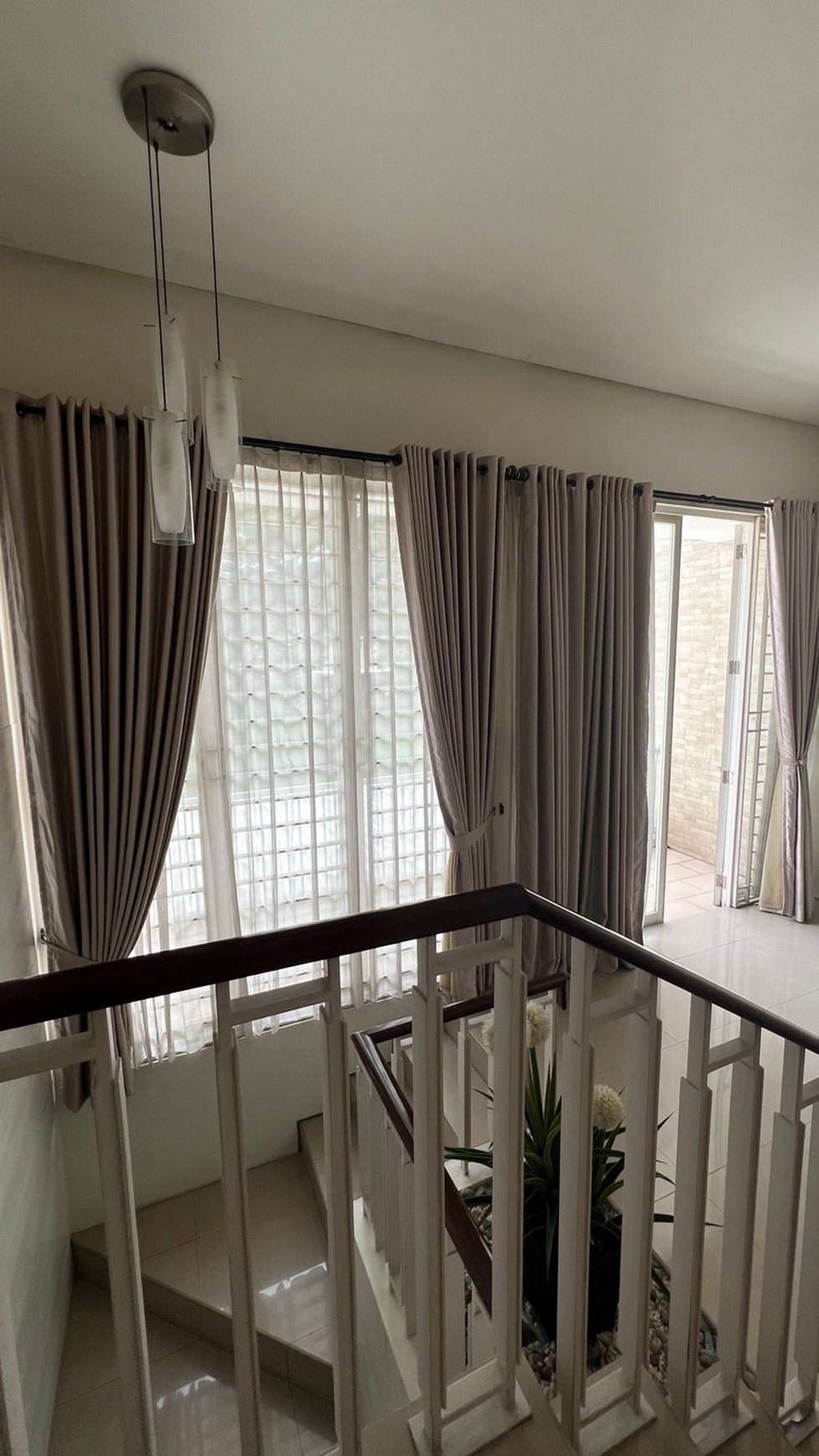 Dijual Rumah Royal Residence Wiyung Surabaya BONUS SEMI Furnished Modern Mewah SHM