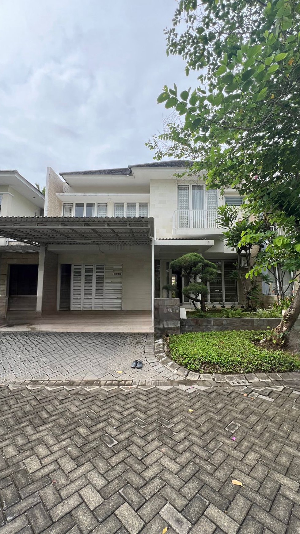 Dijual Rumah Royal Residence Wiyung Surabaya BONUS SEMI Furnished Modern Mewah SHM