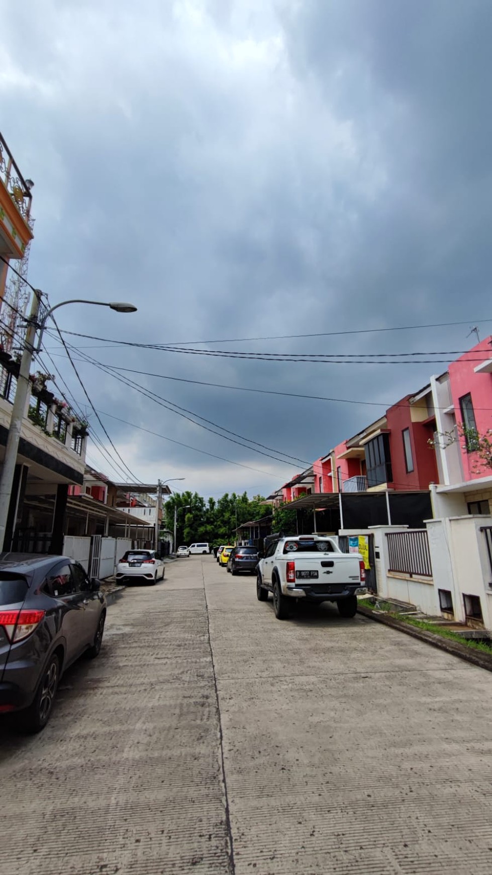 Rumah mewah lokasi nyaman dalam Cluster di Harapan Indah