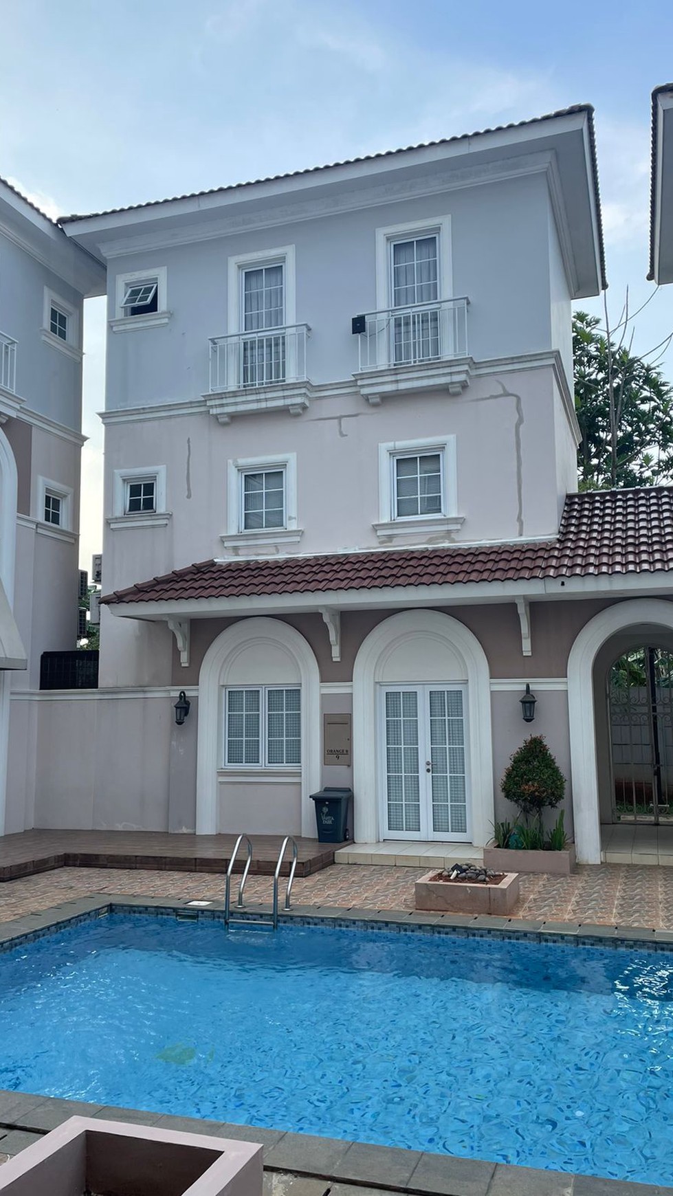 Rumah Bagus Di Alesha House Orange, Vanya Park BSD Tangerang Selatan