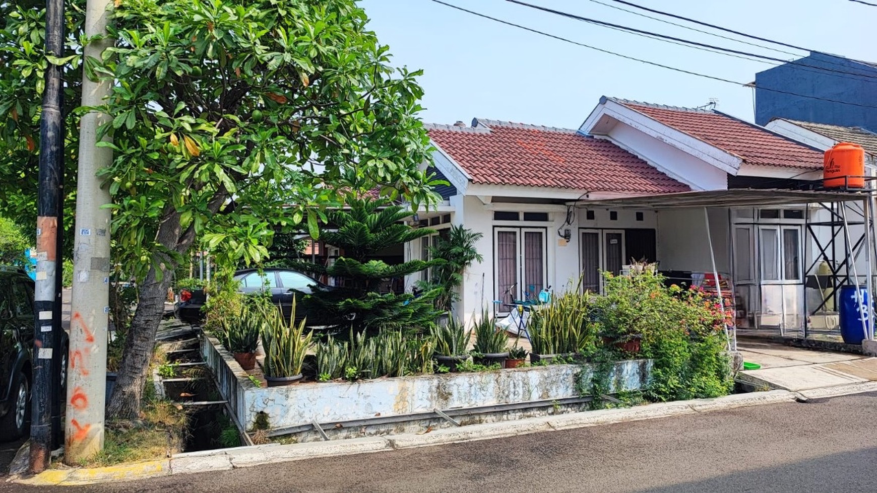 Rumah Hoek Harga termurah di Kota Harapan Indah, Bekasi