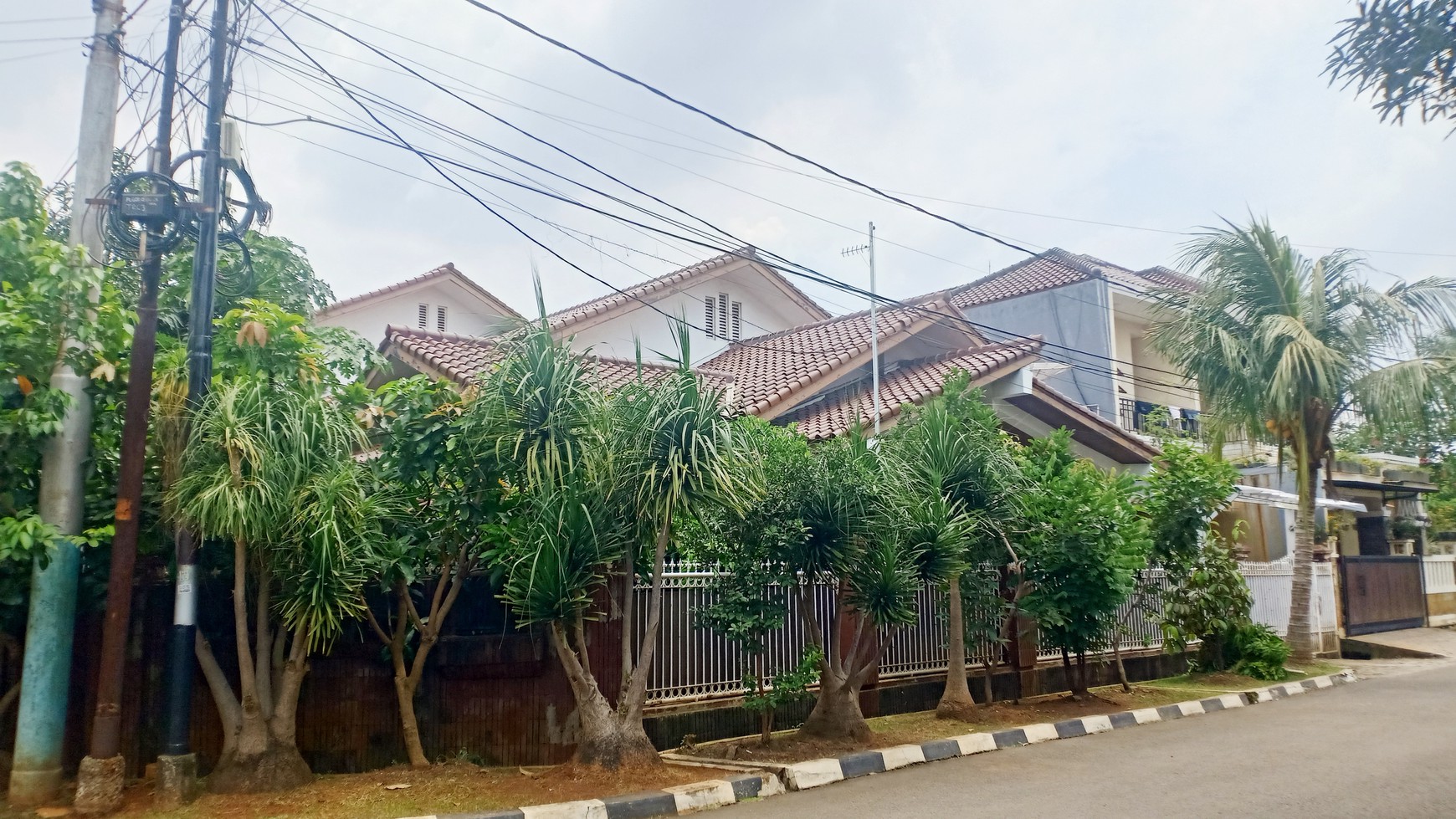 Rumah Hook Di Kayu Putih Di Lokasi Terbaik