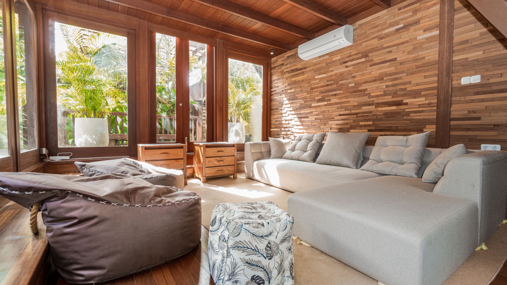 Villa Freehold With Traditional Style in Uluwatu Bali