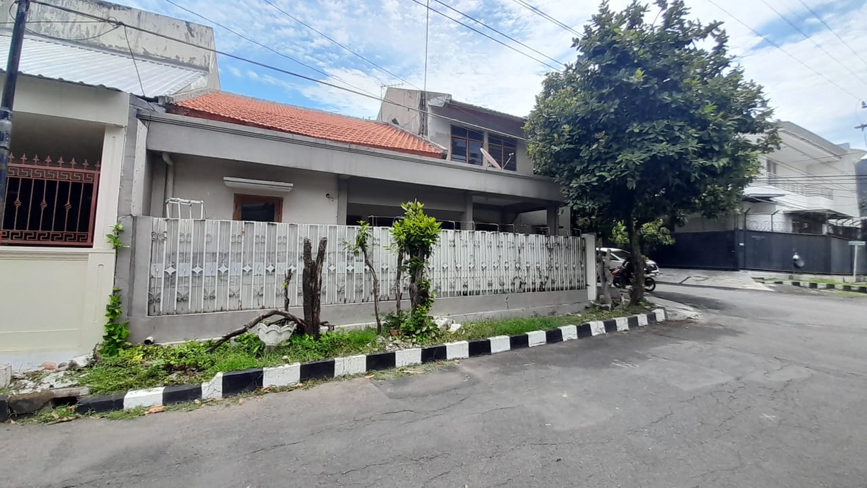 Rumah Luas Hook Darmo Permai Timur Surabaya 2 Lantai