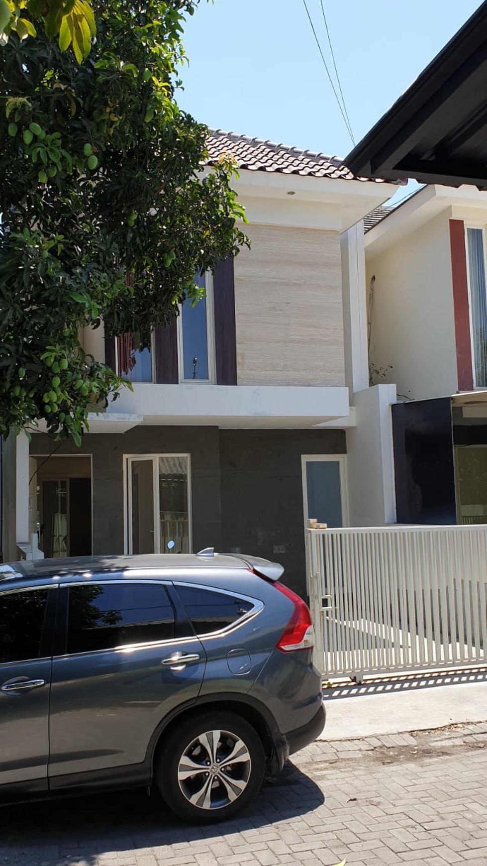 dijual rumah 2 lantai minimalis bangunan baru rungkut 