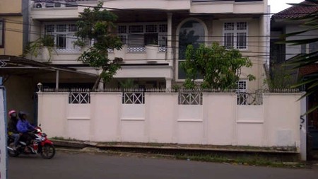 Rumah Murah 2 lantai  Siap Huni,di Kesehatan Bintaro - Jaksel