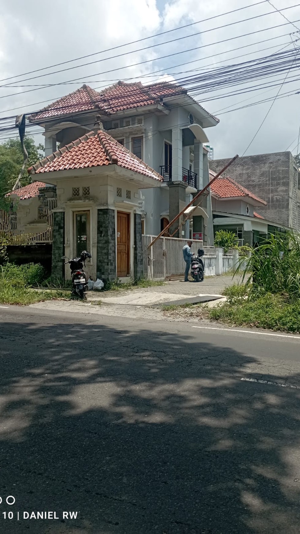 Rumah Hook 2 Lantai Dalam Perumahan Bali Residence Ngemplak Sleman 