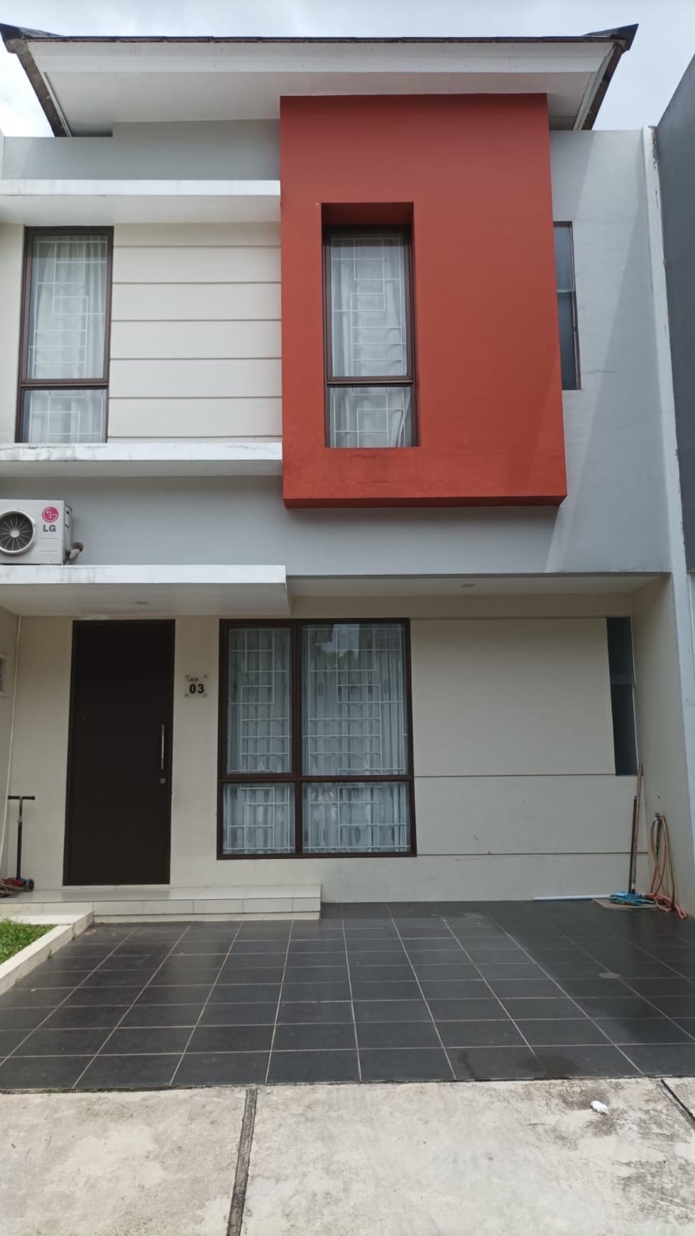 Rumah Minimalist di Graha Raya Bintaro