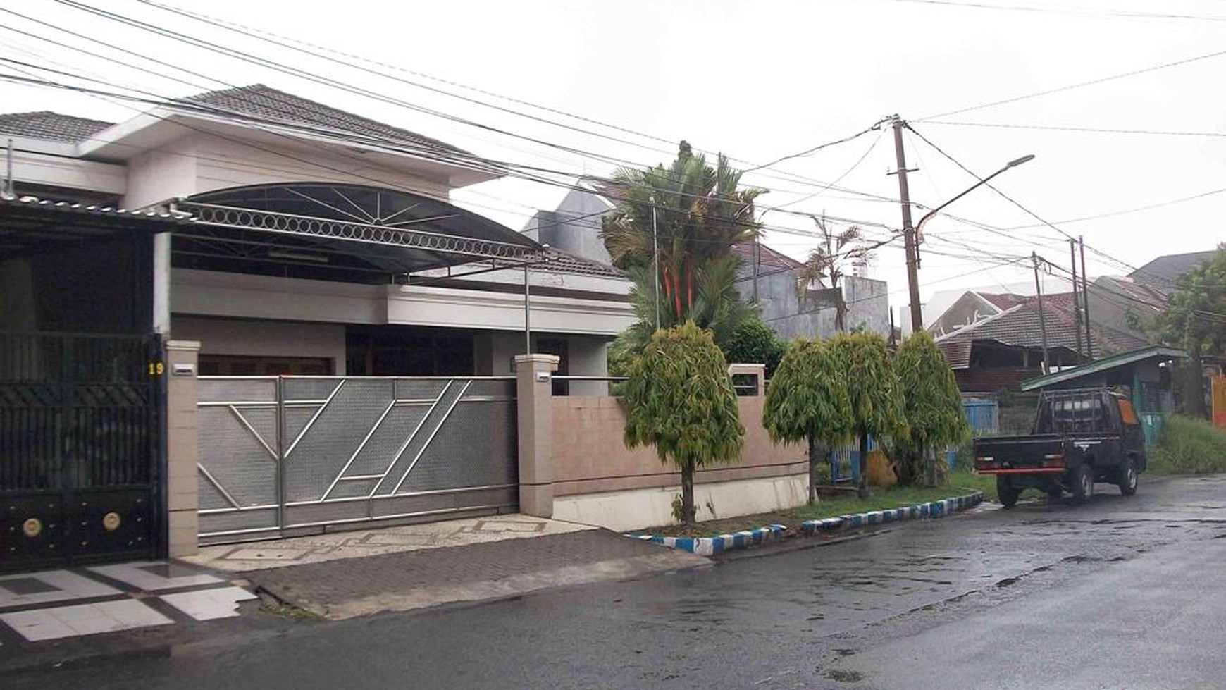 Rumah di Bendul Merisi Selatan, Hoek, Lux, Row Jalan Lebar 9 meter, Siap Huni