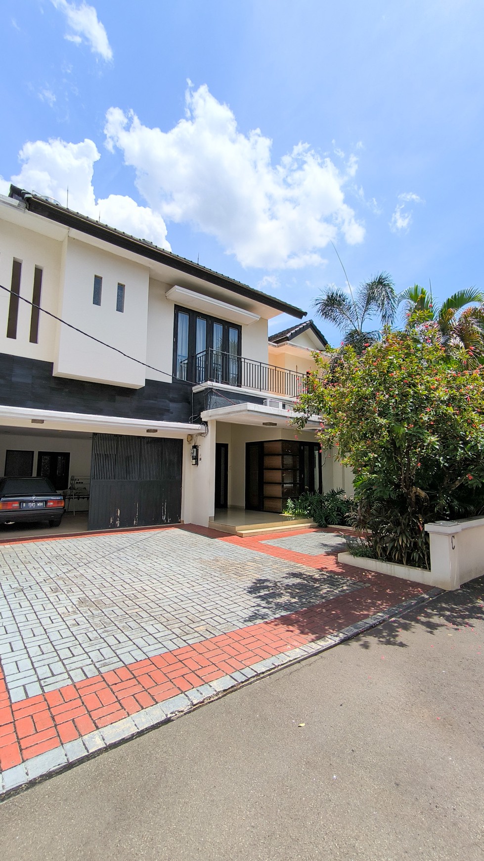 Rumah Bagus Dengan Kolam Renang Di Jl Kemang Jakarta Selatan