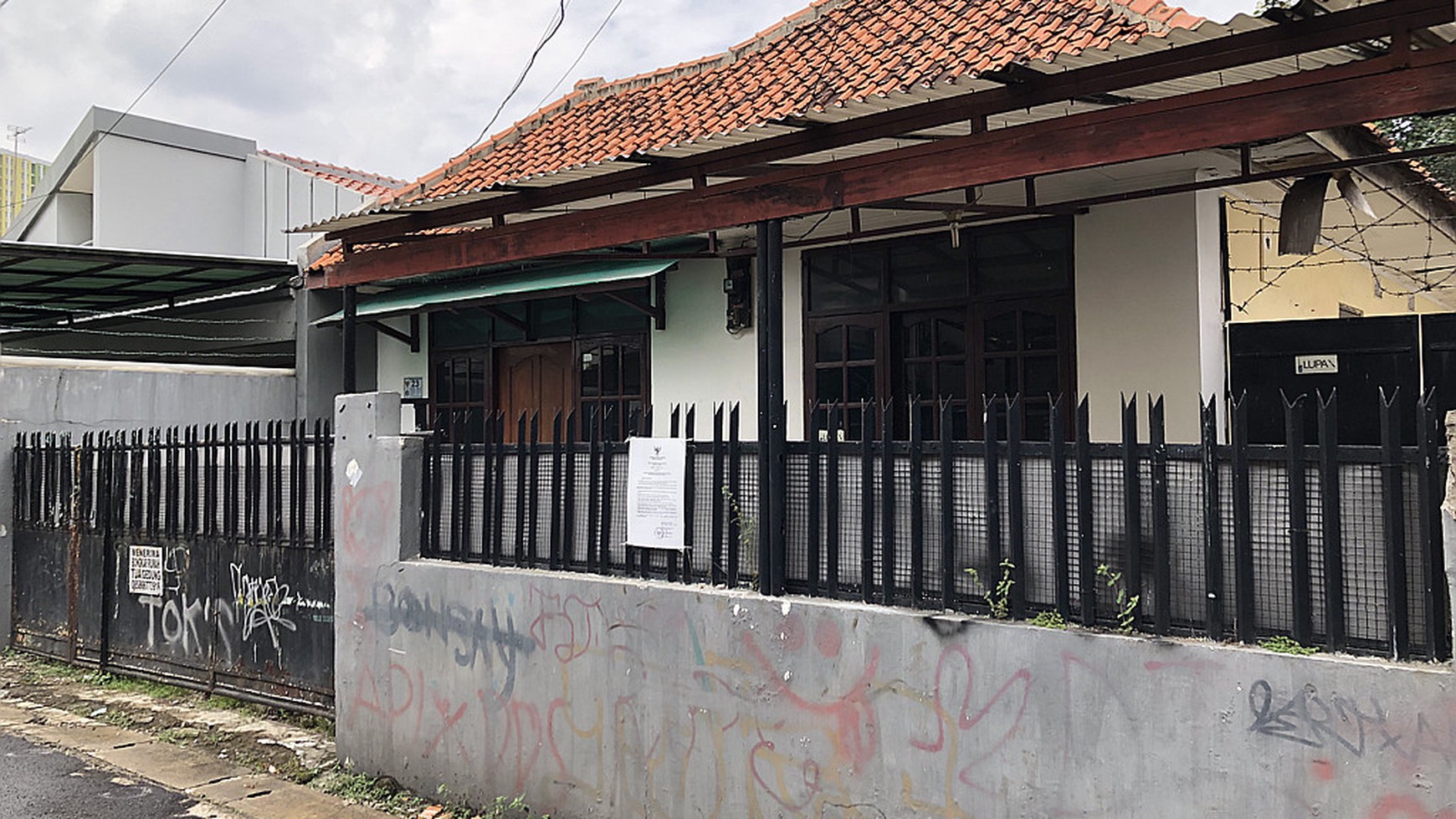 Rumah Bagus Sudah Renovasi Strategis Cocok Untuk Kos di Kencana Setiabudi Jakarta Selatan