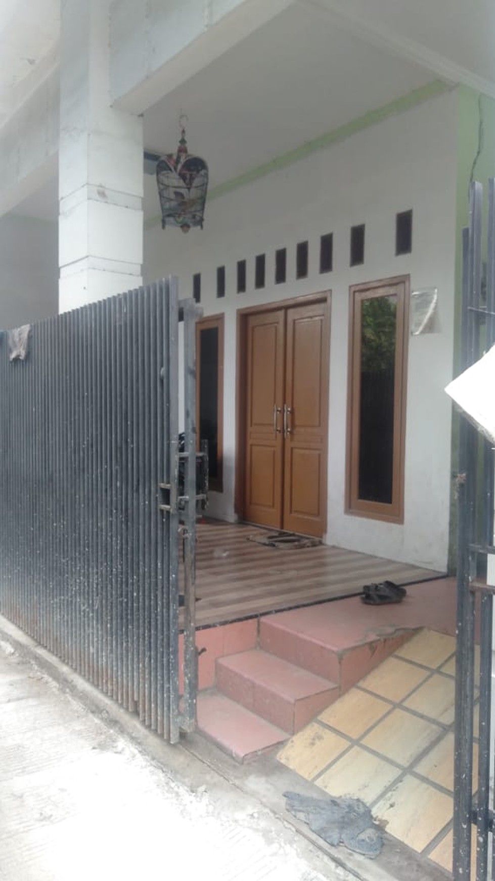 Rumah Kontrakan 2 Lantai Tanah Apit