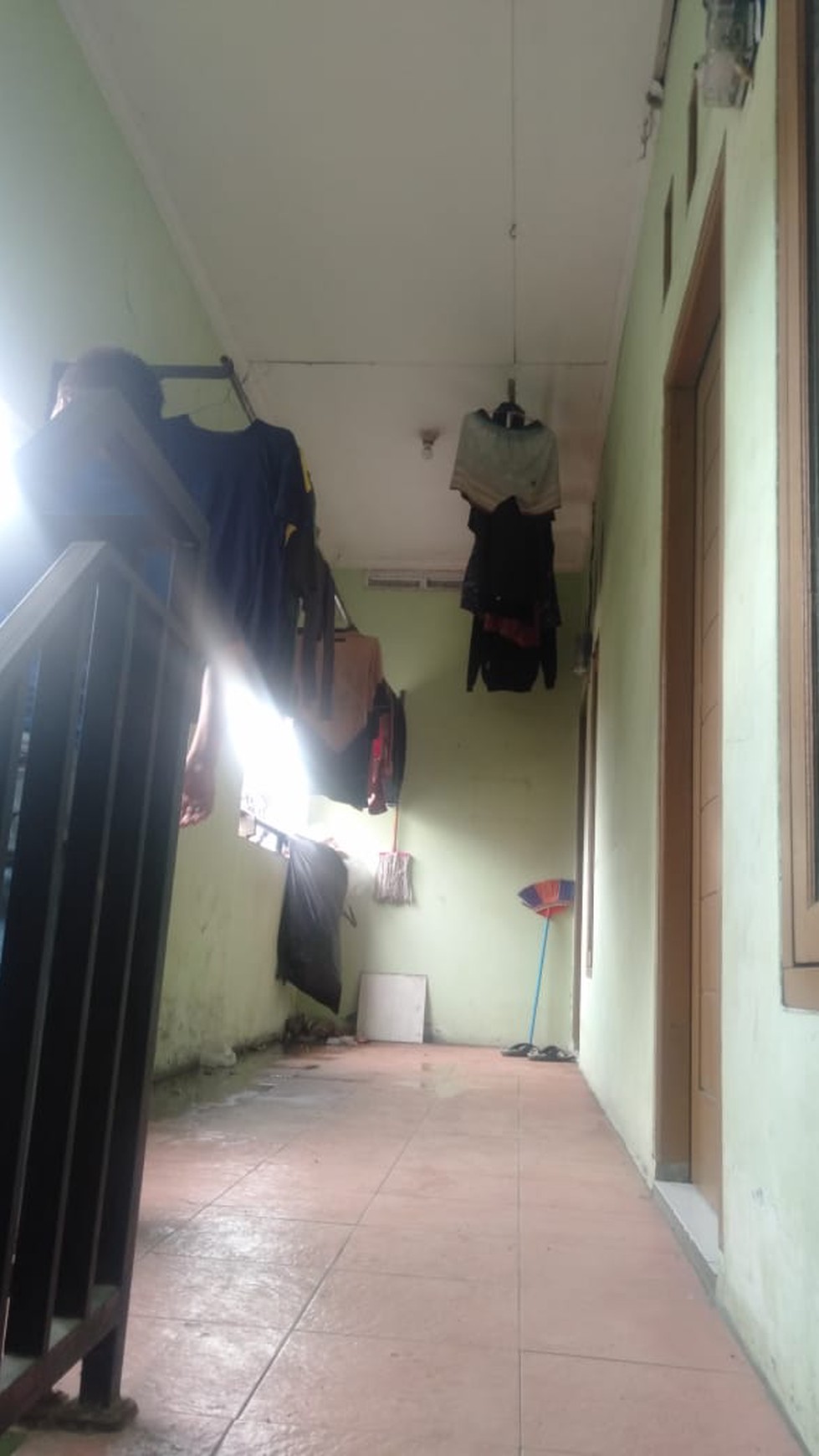 Rumah Kontrakan 2 Lantai Tanah Apit