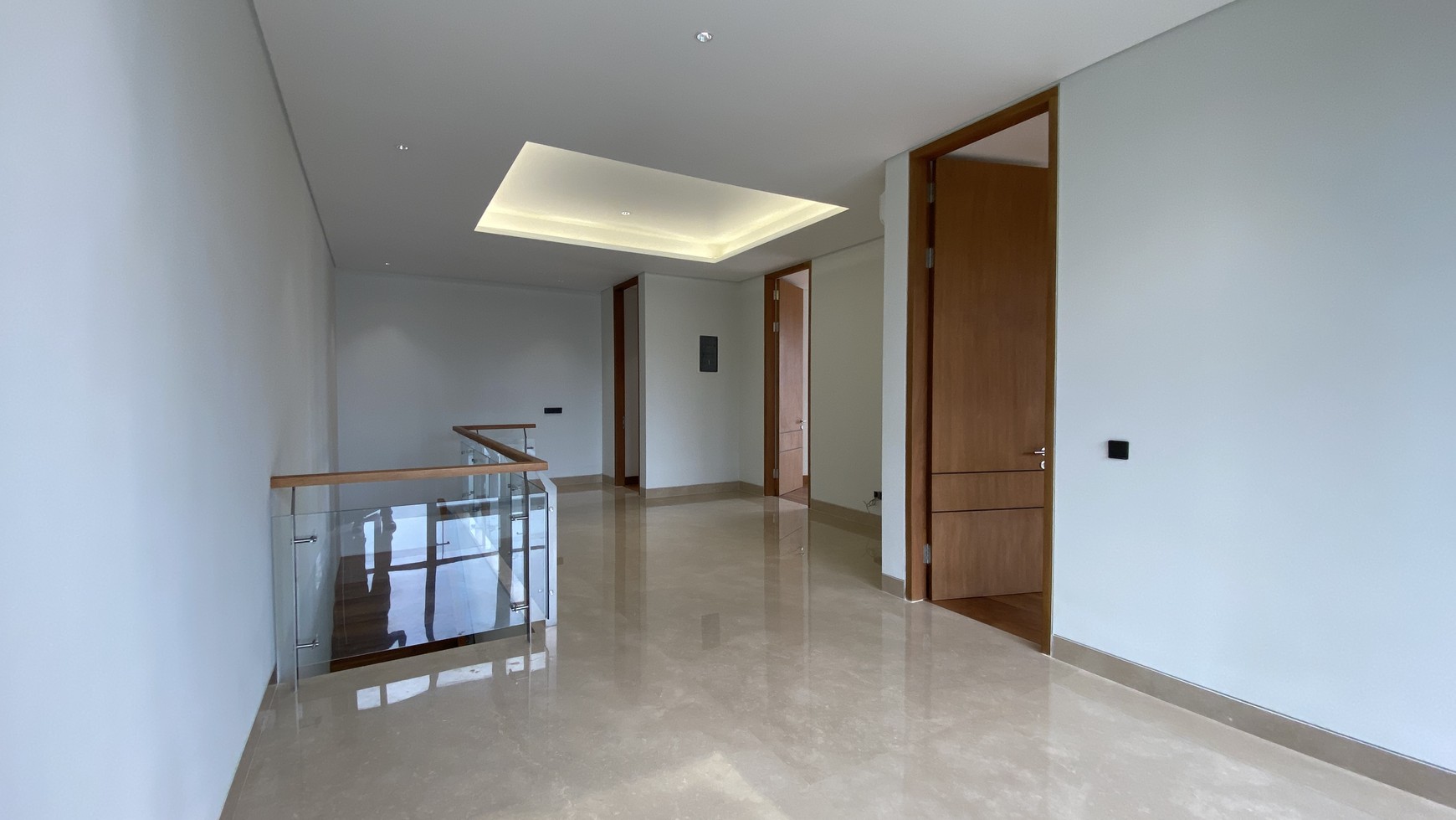 Brand new modern tropical house lokasi strategis di kemang , jakarta selatan