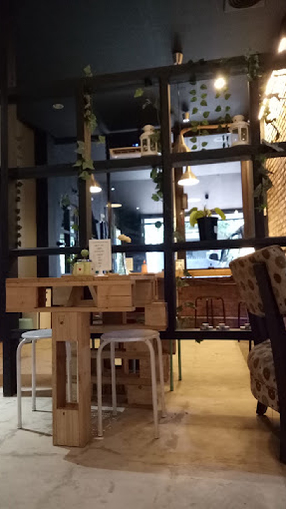 DIJUAL Cafe aesthetic di pinggir jalan dekat perkantoran Arkadia