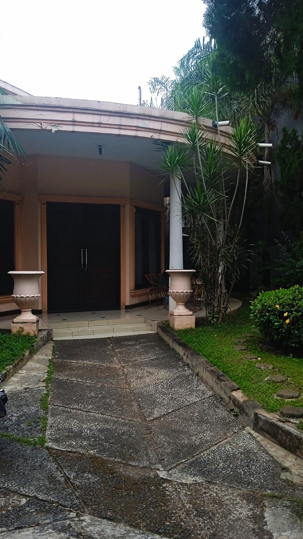 Rumah Mewah  Asri dan Sejuk di Anggrek Loka 2.2 BSD Tangerang Selatan