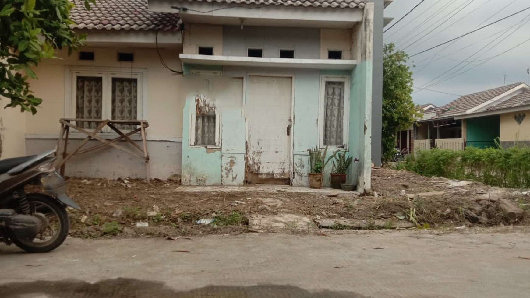 Rumah Murah Posisi Hook dalam Perumahan Cengkong Sari Indah, Karawang