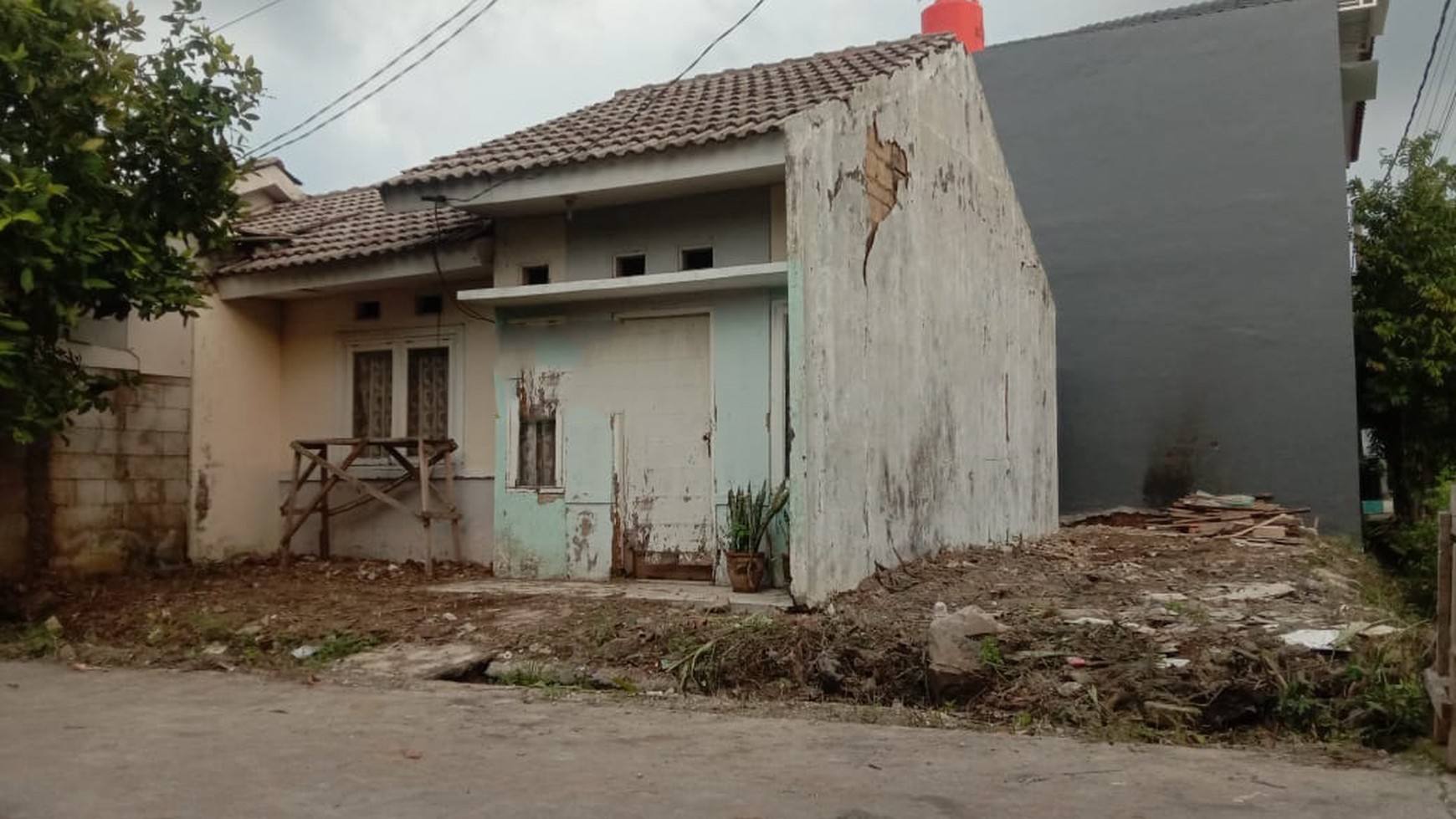 Rumah Murah Posisi Hook dalam Perumahan Cengkong Sari Indah, Karawang